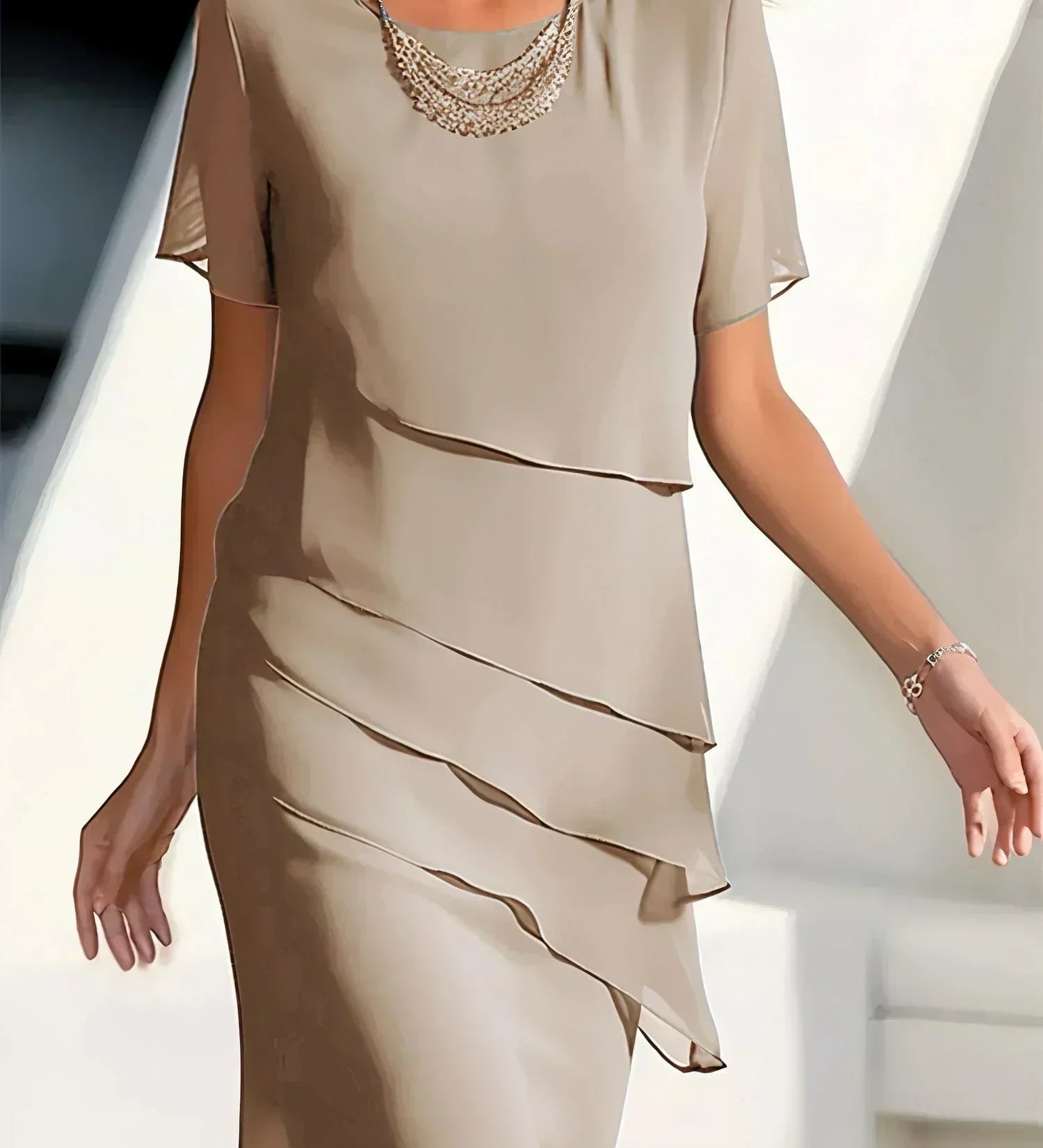 Petra – Elegantní vrstvené šaty s jemným splýváním